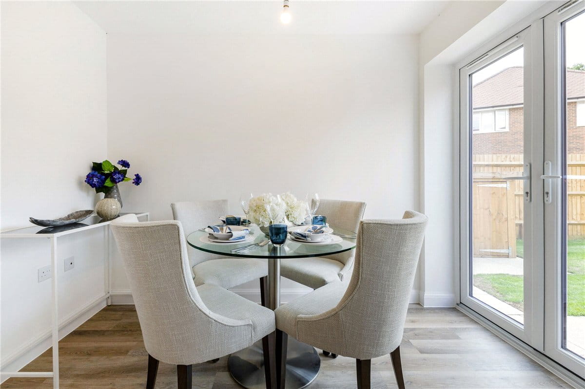 2 bedroom house, Princess Gardens, Bishops Green RG20 - Available