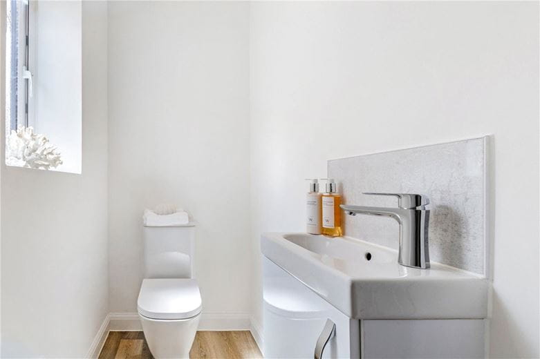 2 bedroom house, Princess Gardens, Bishops Green RG20 - Available