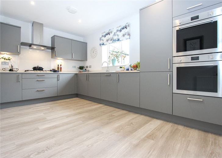 2 bedroom house, Princess Gardens, Bishops Green RG20 - Available