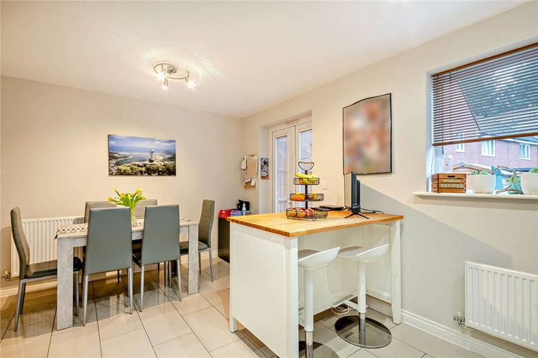 3 bedroom house, Blake Road, Hermitage RG18 - Available