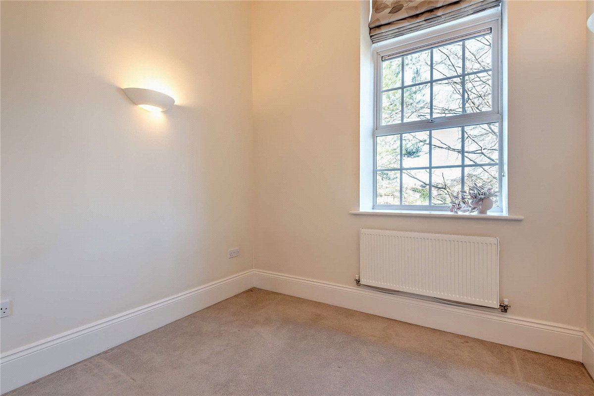1 bedroom flat, Ireland Drive, Newbury RG14 - Available