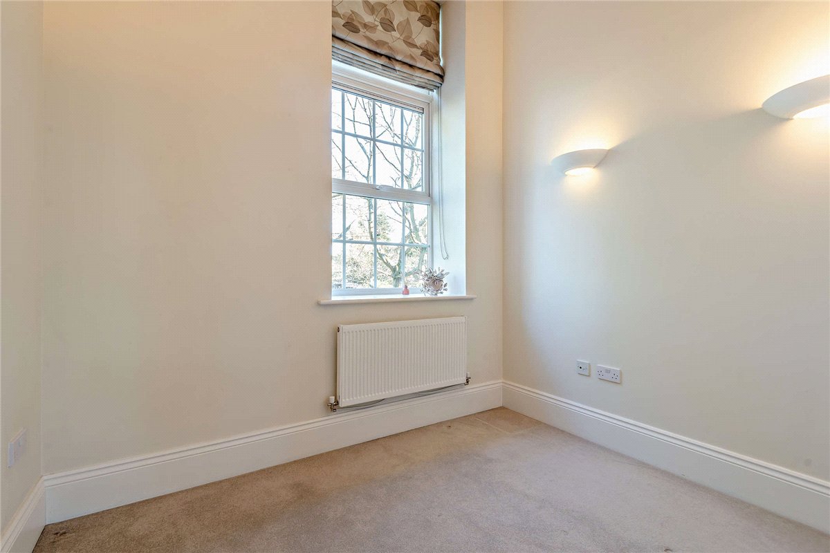 1 bedroom flat, Ireland Drive, Newbury RG14 - Available