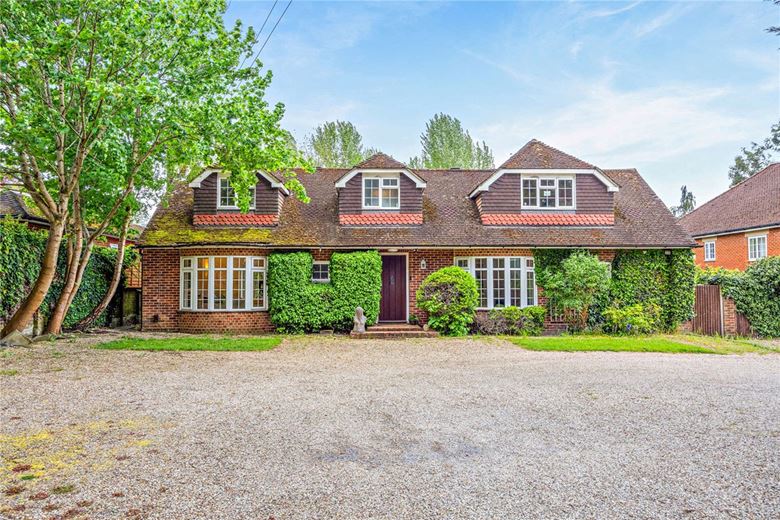 5 bedroom house, Andover Road, Newbury RG14 - Available