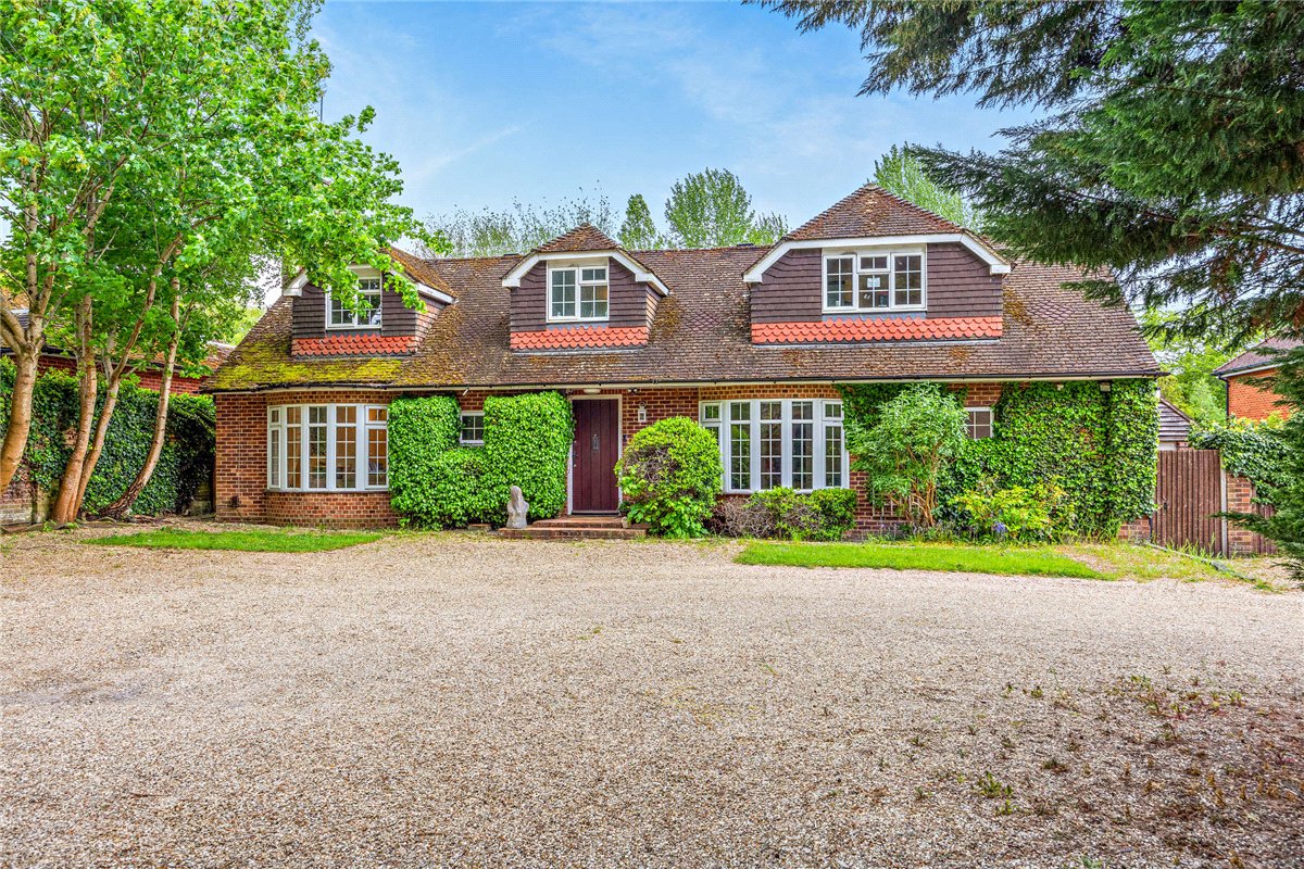 5 bedroom house, Andover Road, Newbury RG14 - Available
