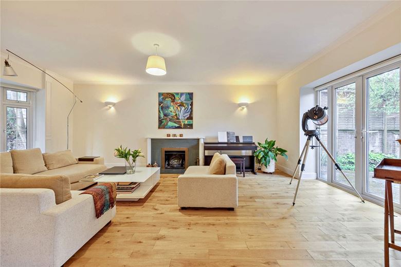 5 bedroom house, Andover Road, Newbury RG14 - Available