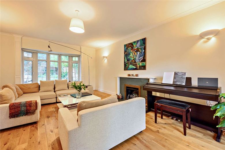 5 bedroom house, Andover Road, Newbury RG14 - Available