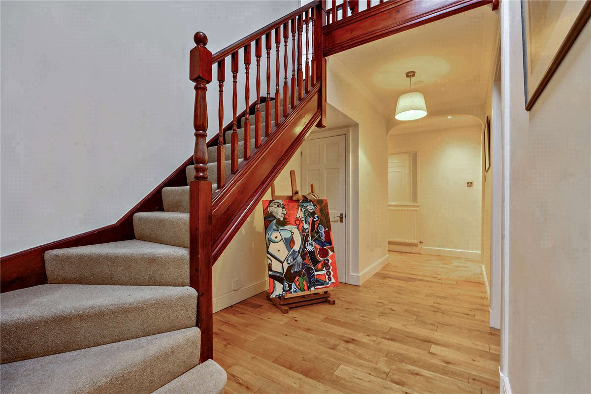 5 bedroom house, Andover Road, Newbury RG14 - Available