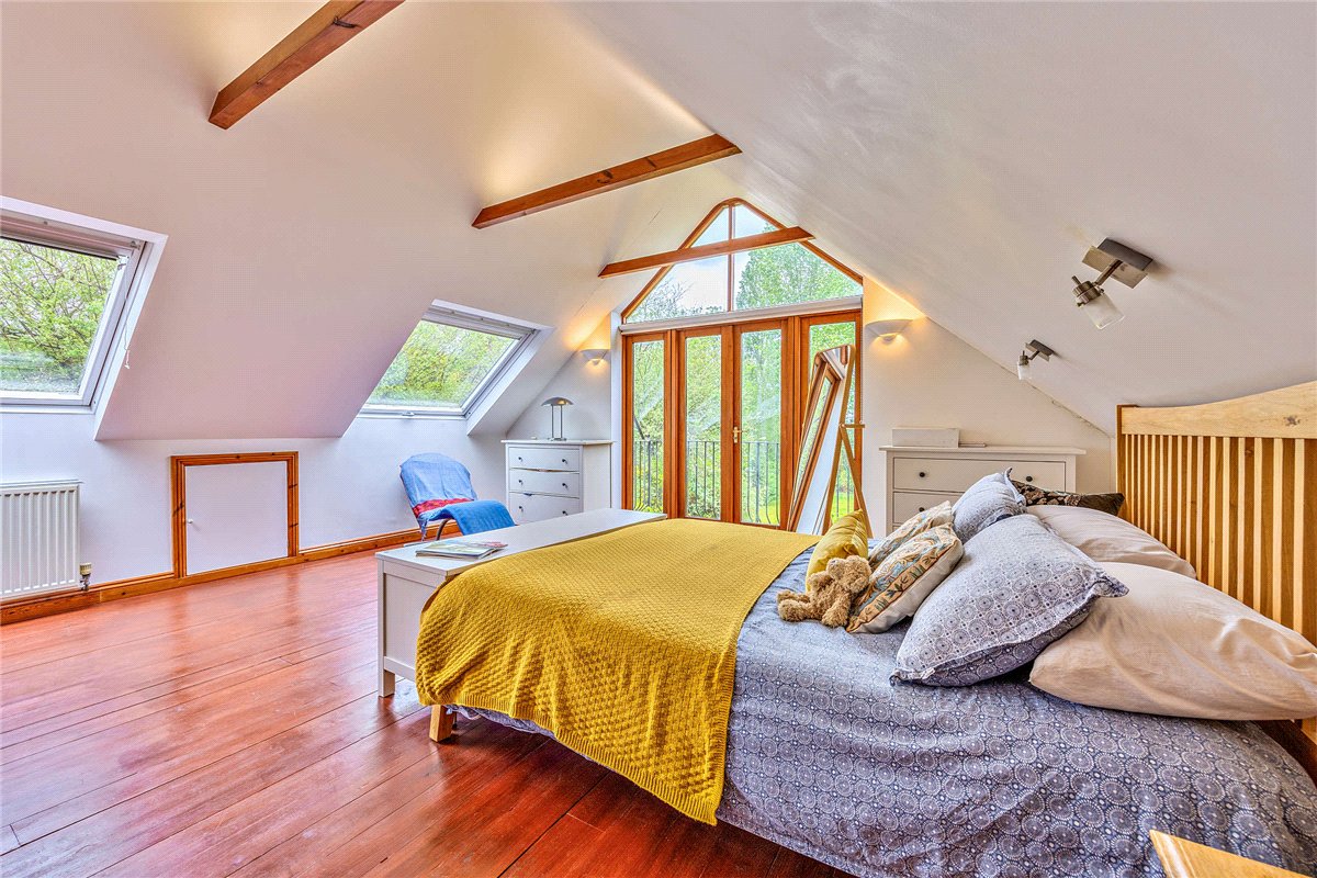 5 bedroom house, Andover Road, Newbury RG14 - Available