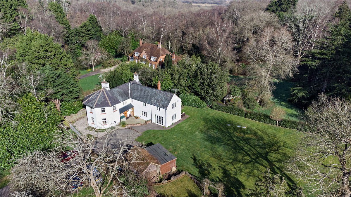 5 bedroom house, Burys Bank Road, Crookham Common RG19 - Available