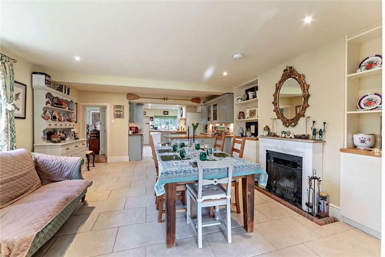 5 bedroom house, Burys Bank Road, Crookham Common RG19 - Available