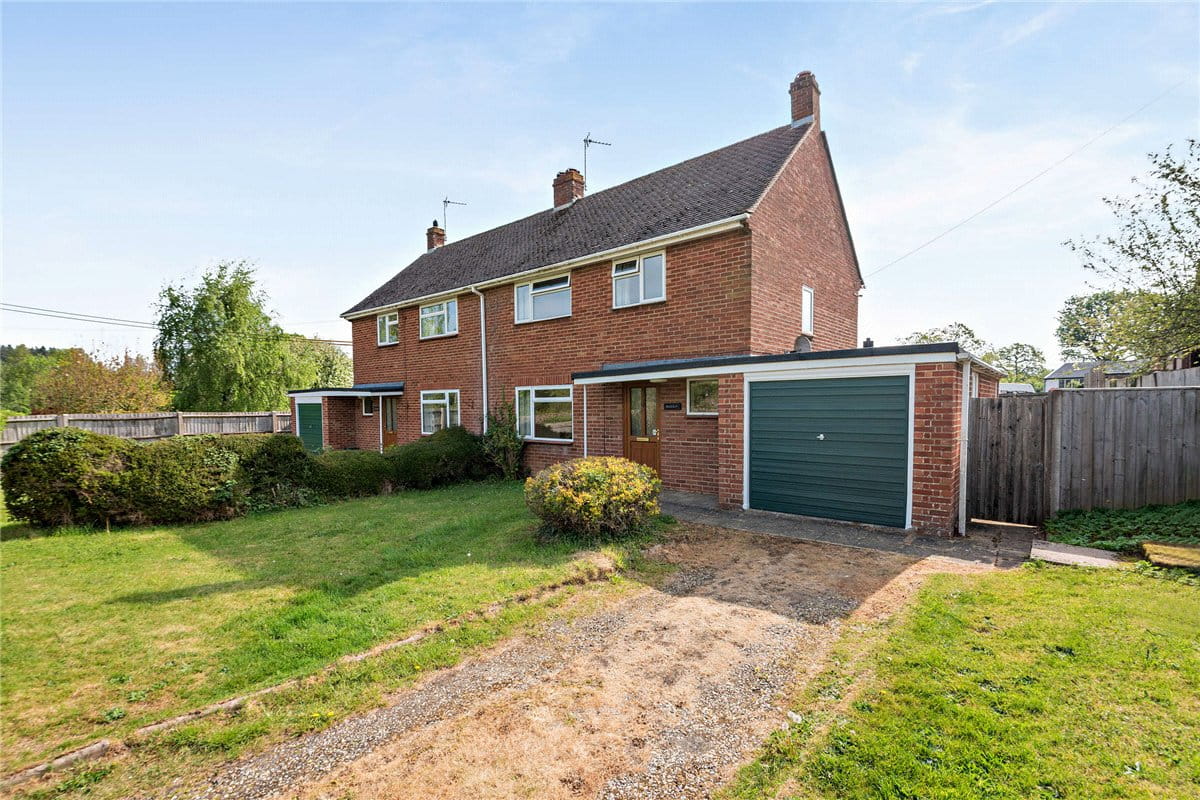 3 bedroom house, Gore End Road, Ball Hill RG20 - Available