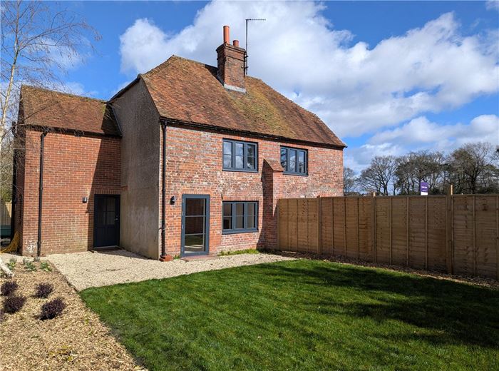 3 bedroom cottage, Enborne Street, Enborne RG14 - Available