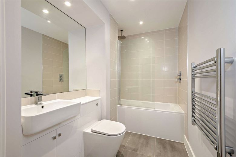 2 bedroom flat, St Marys Road, Newbury RG14 - Available