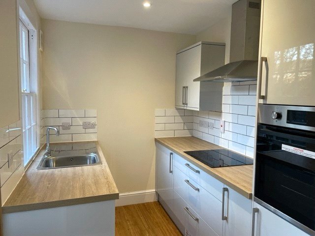 2 bedroom house, Madeira Place, Newbury RG14 - Available