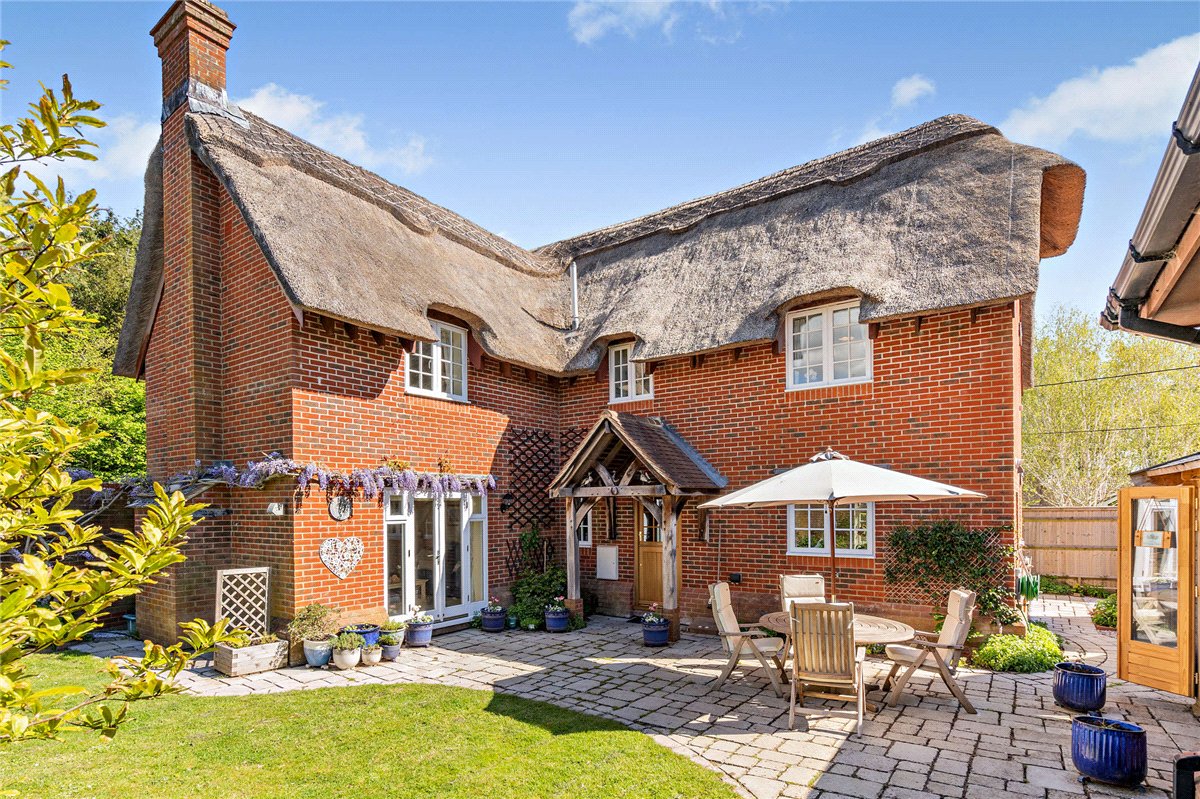 3 bedroom house, Palmers Yard, Ecchinswell RG20 - Available