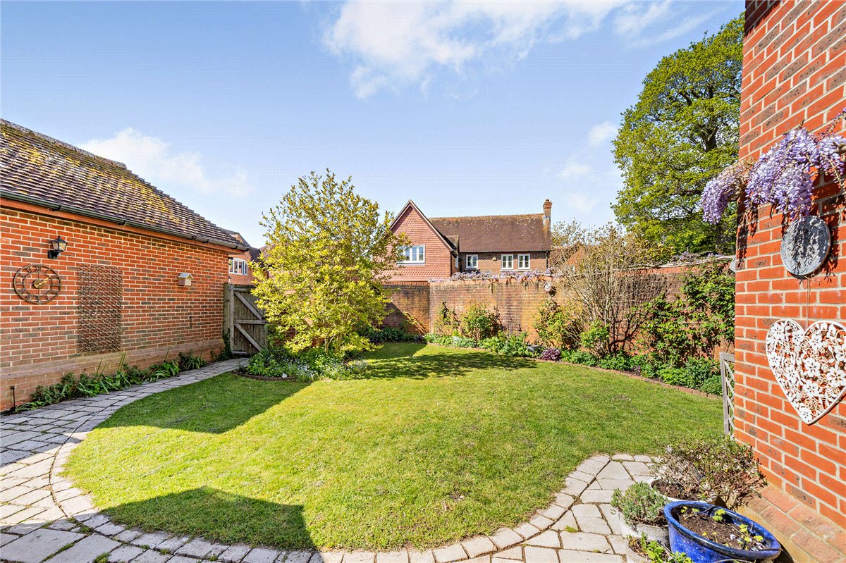 3 bedroom house, Palmers Yard, Ecchinswell RG20 - Available