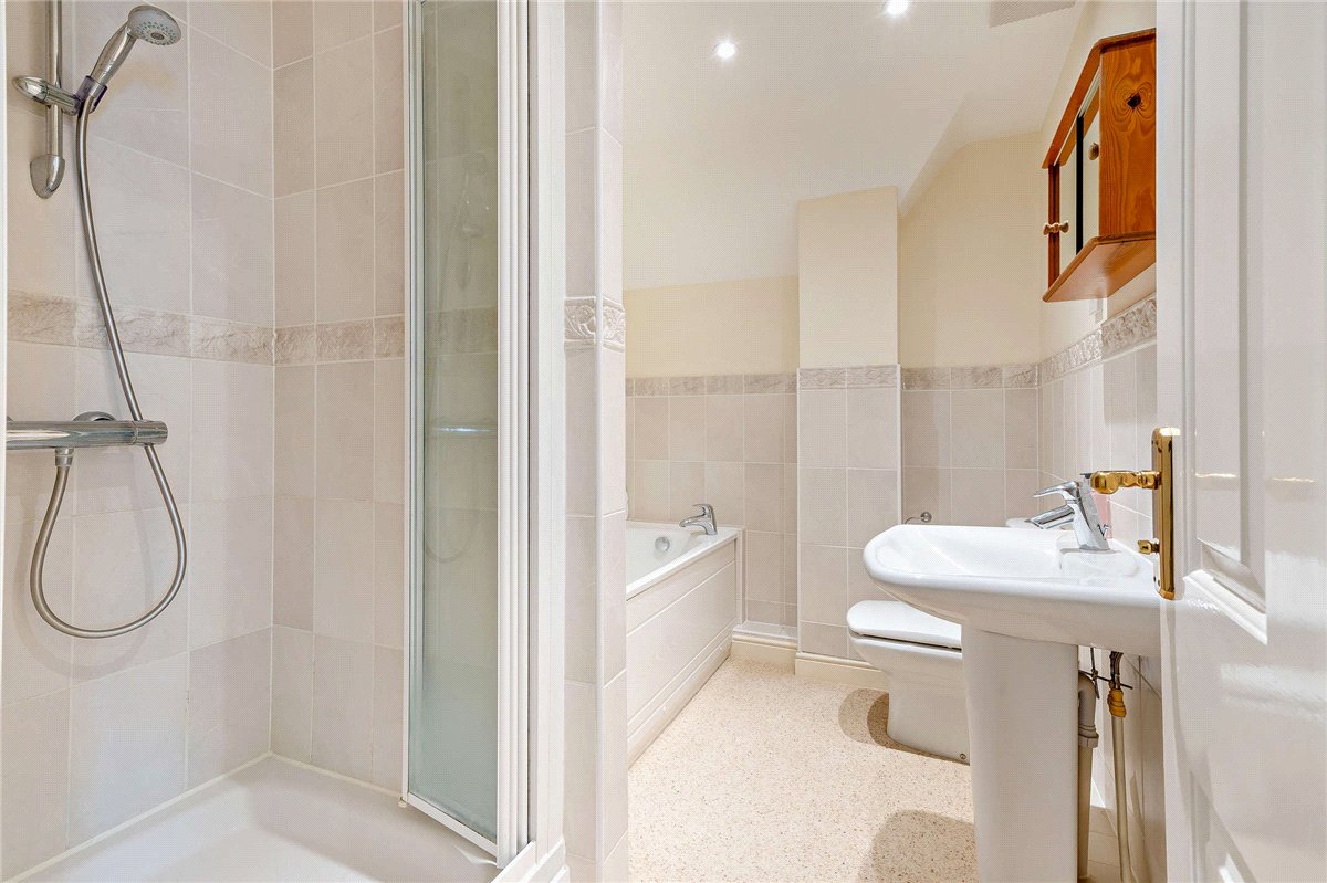 3 bedroom house, Palmers Yard, Ecchinswell RG20 - Available