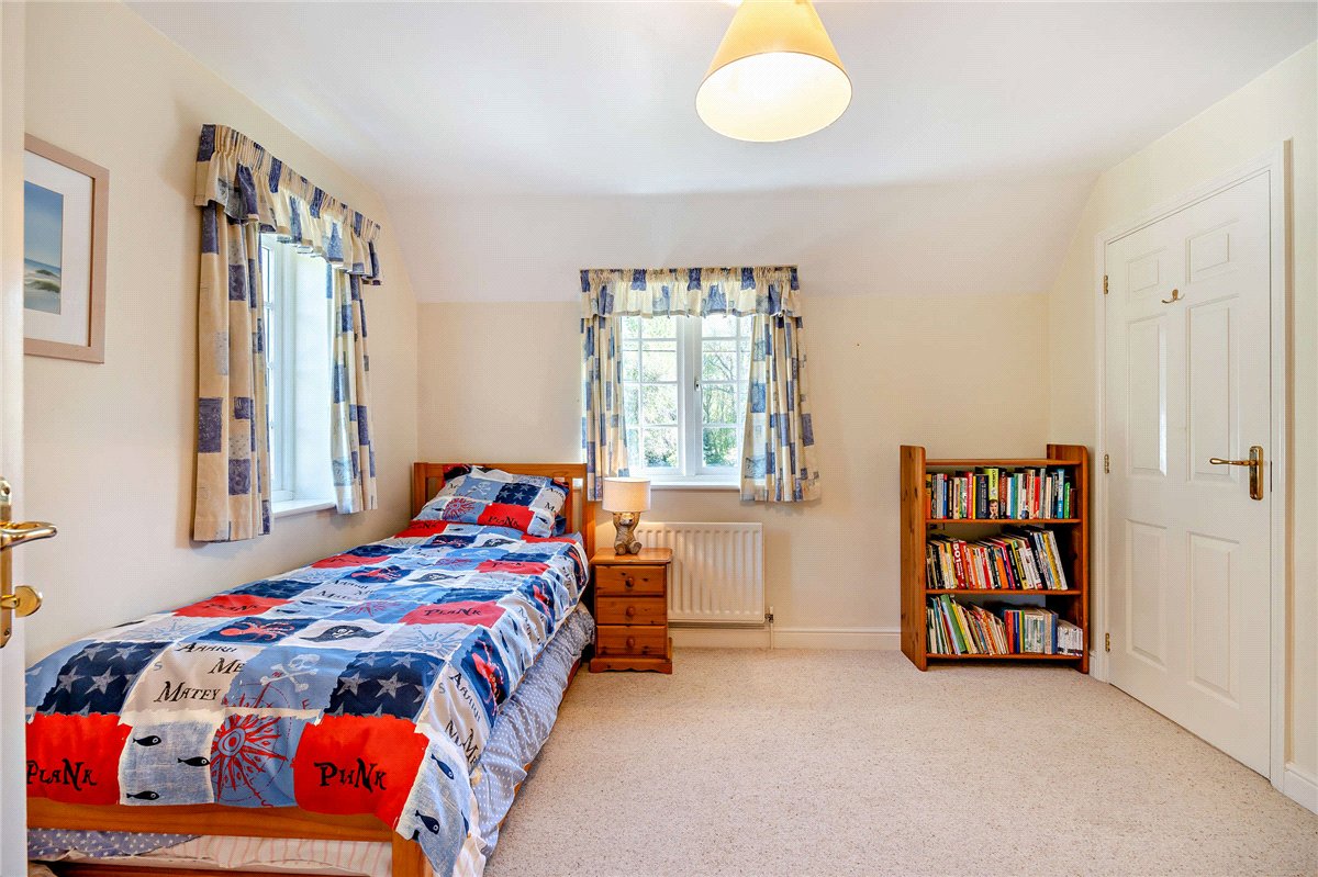 3 bedroom house, Palmers Yard, Ecchinswell RG20 - Available