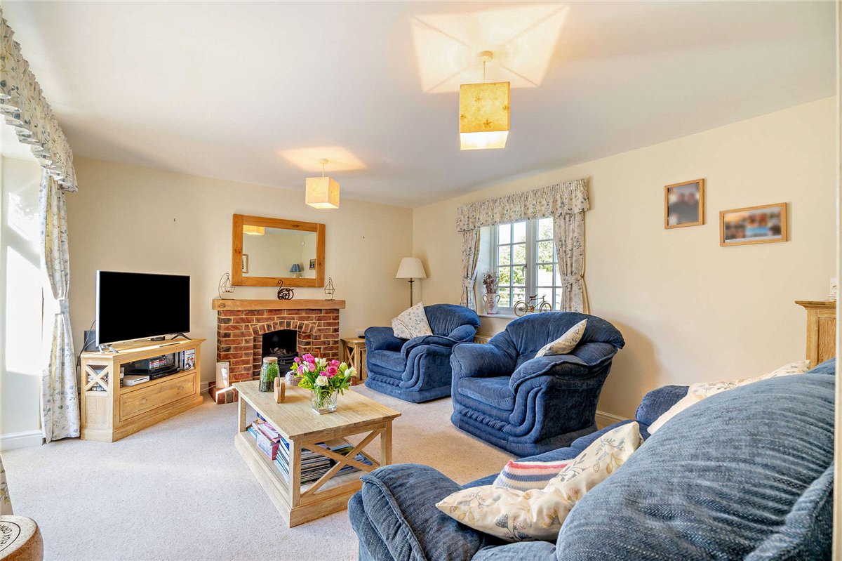 3 bedroom house, Palmers Yard, Ecchinswell RG20 - Available