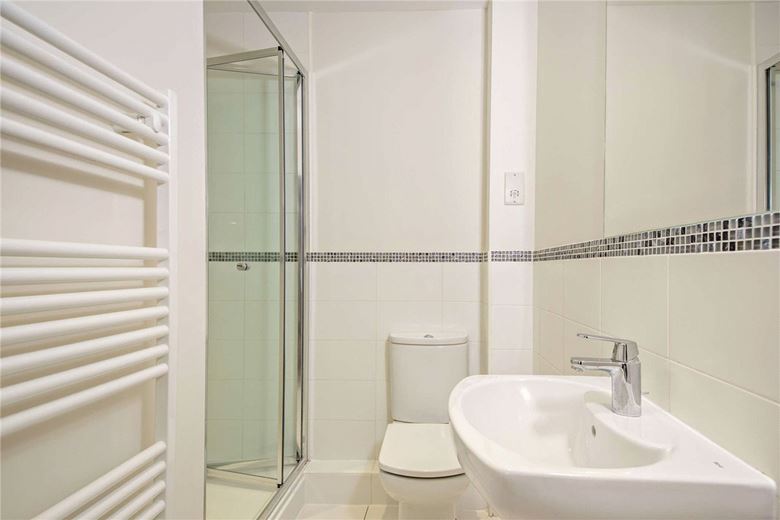 2 bedroom flat, West Street, Newbury RG14 - Available