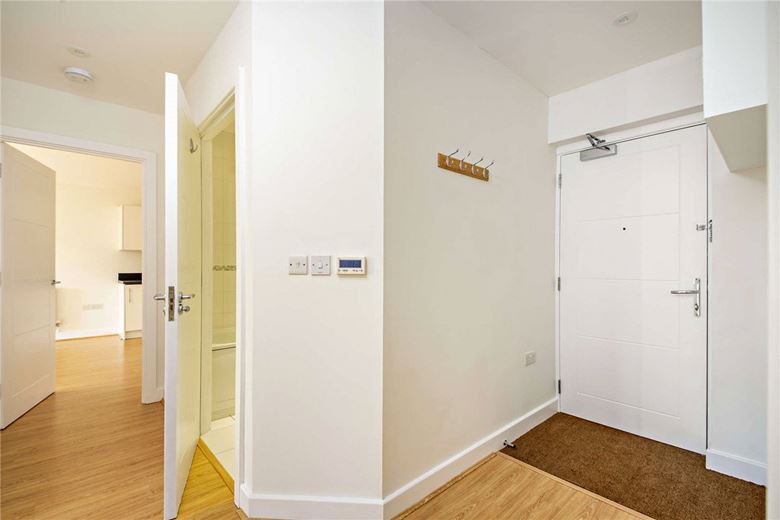 2 bedroom flat, West Street, Newbury RG14 - Available