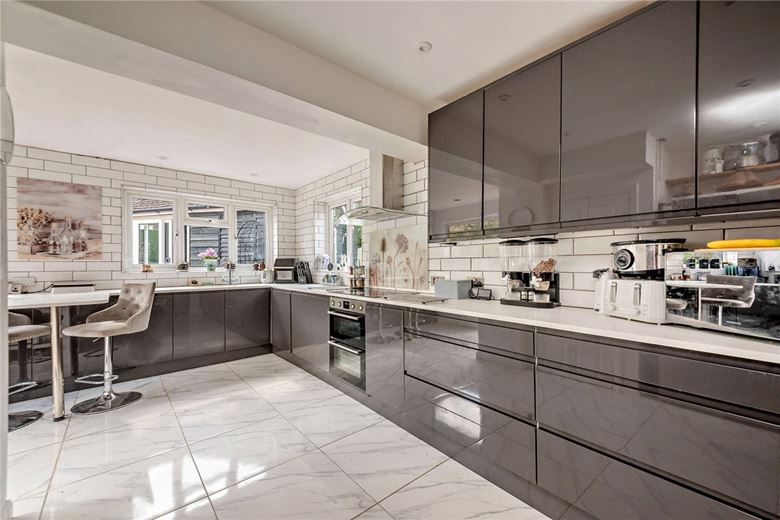 4 bedroom house, George Street, Kingsclere RG20 - Available