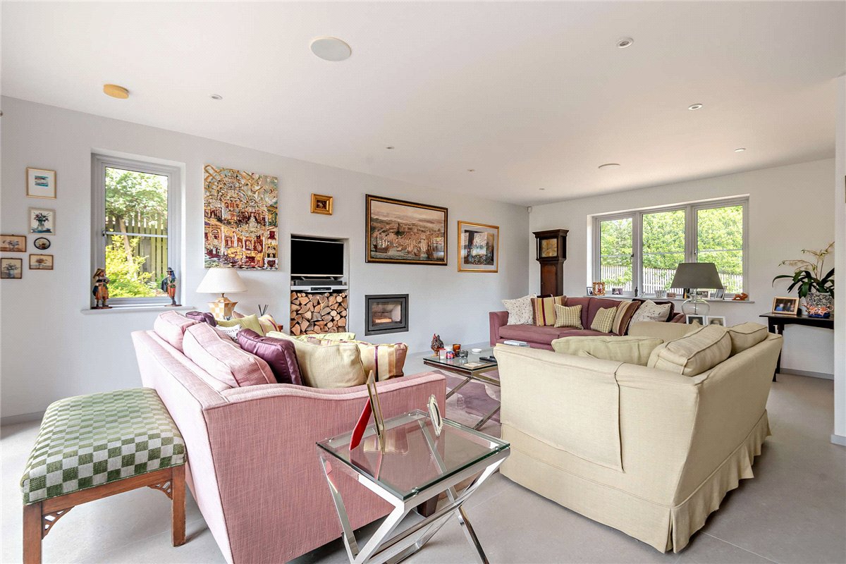3 bedroom house, Fox's Lane, Kingsclere RG20 - Available