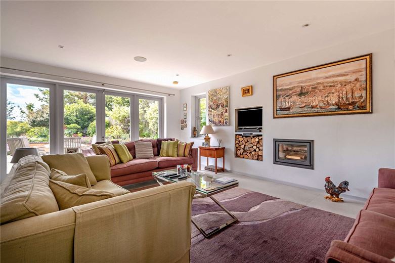 3 bedroom house, Fox's Lane, Kingsclere RG20 - Available