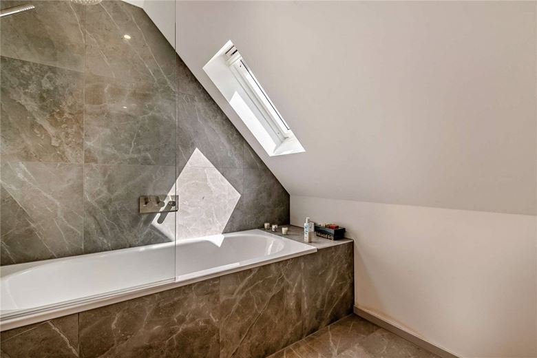 3 bedroom house, Fox's Lane, Kingsclere RG20 - Available