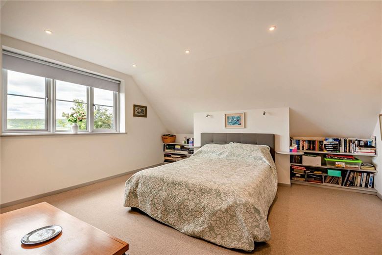 3 bedroom house, Fox's Lane, Kingsclere RG20 - Available