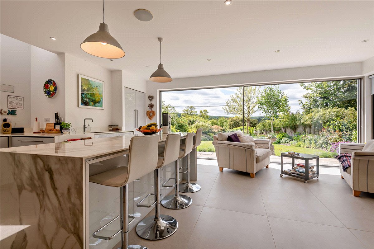 3 bedroom house, Fox's Lane, Kingsclere RG20 - Available