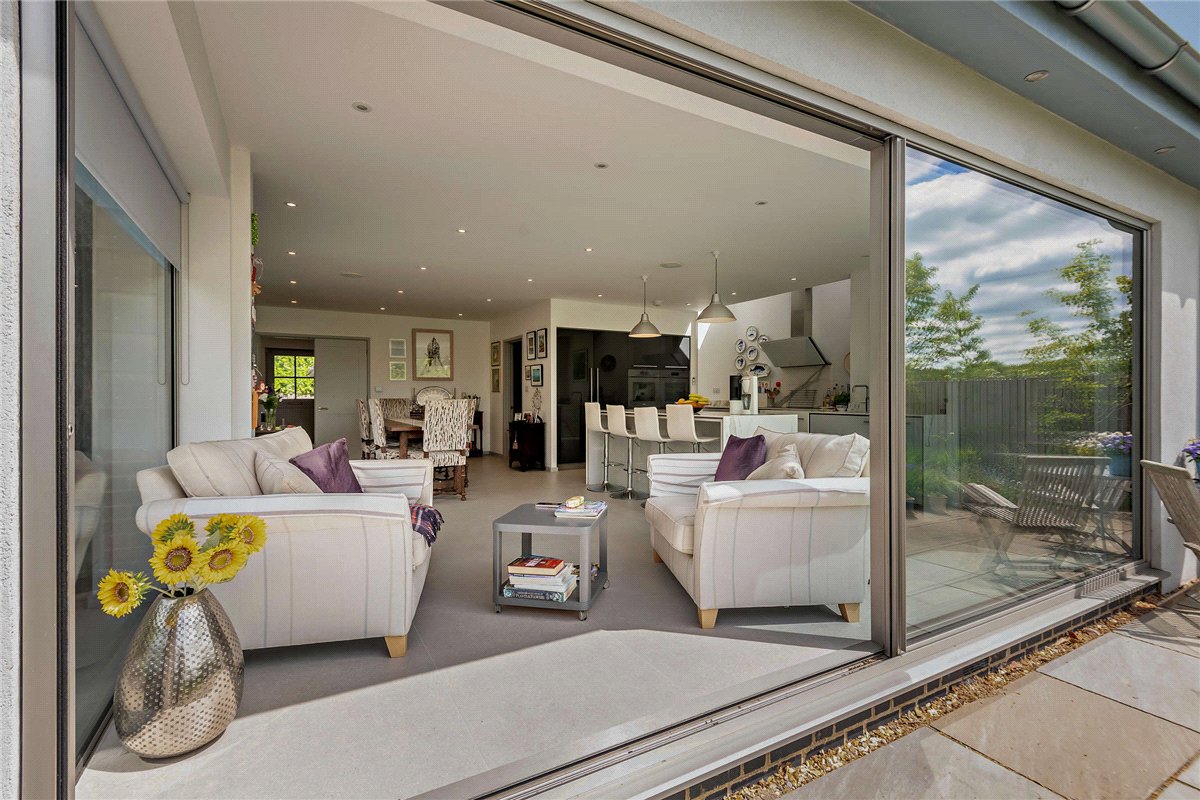 3 bedroom house, Fox's Lane, Kingsclere RG20 - Available