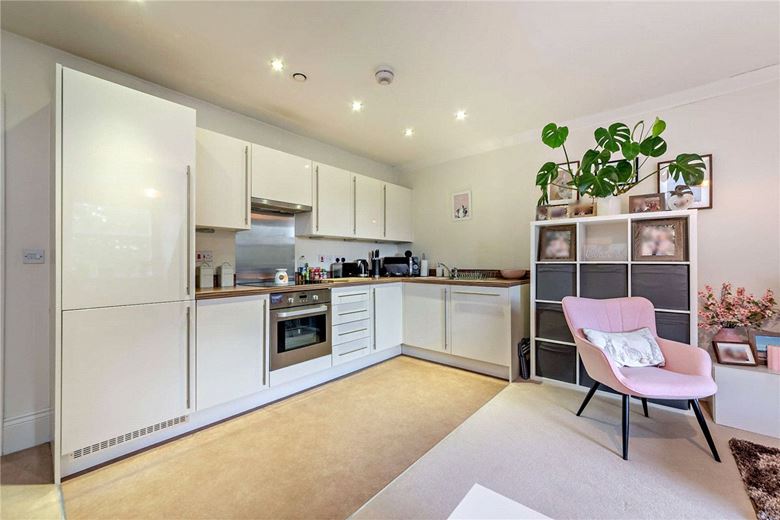 1 bedroom flat, Luker Court, Ireland Drive RG14 - Available