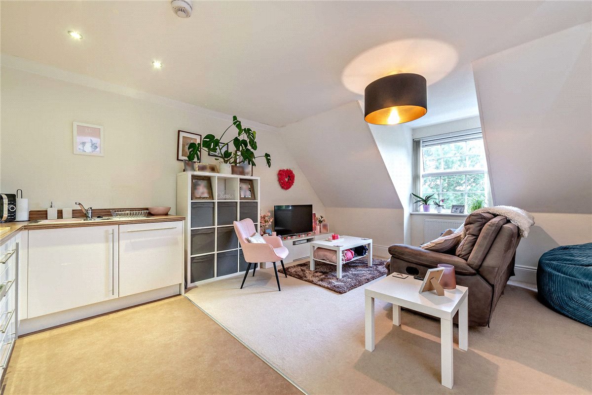 1 bedroom flat, Luker Court, Ireland Drive RG14 - Available