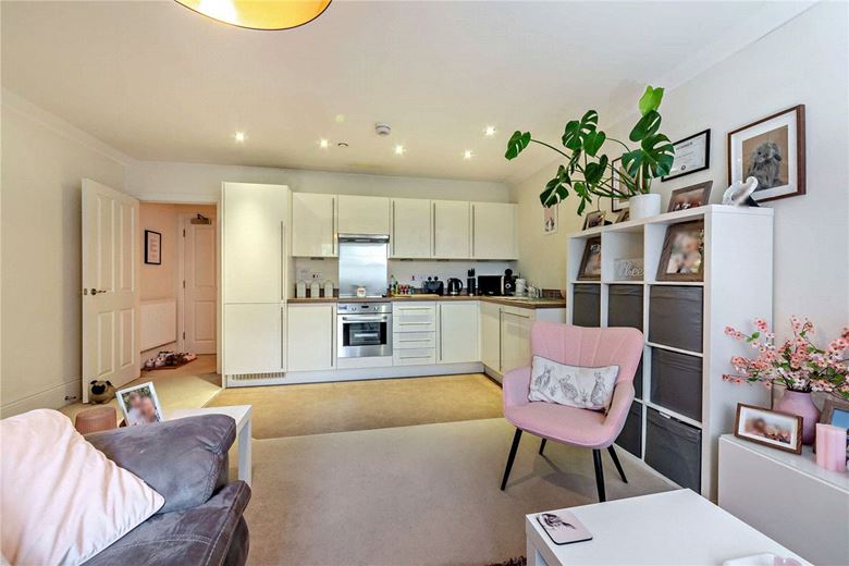 1 bedroom flat, Luker Court, Ireland Drive RG14 - Available
