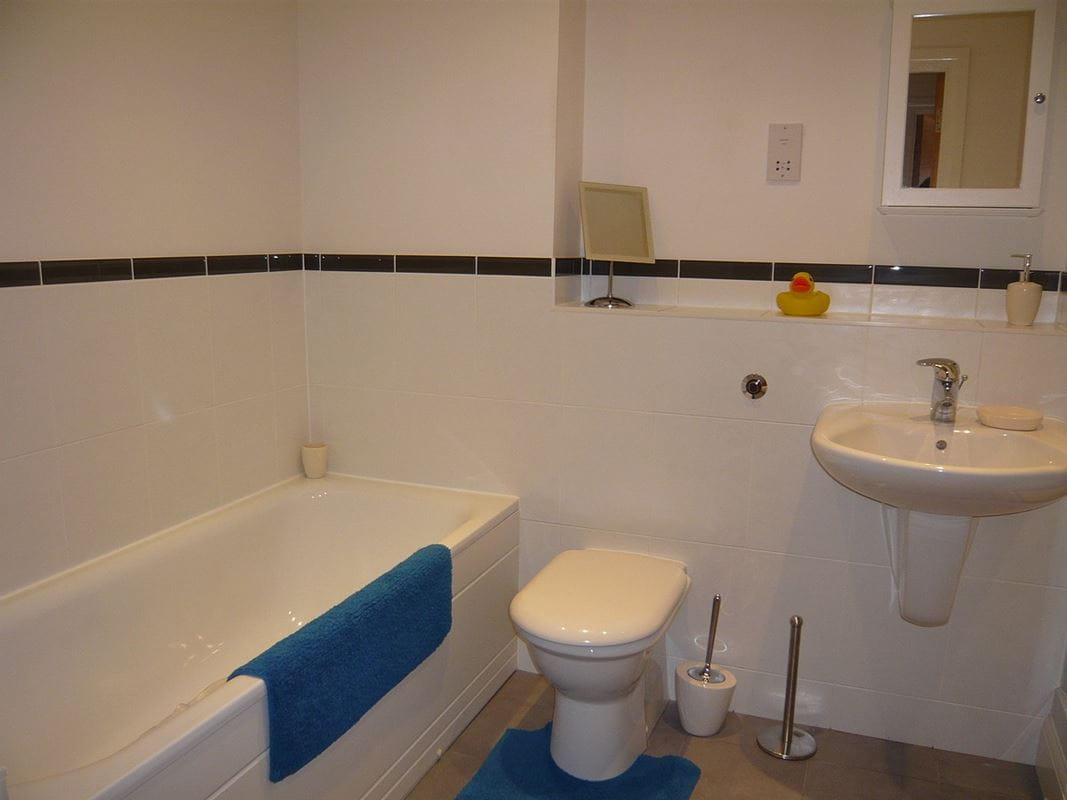 2 bedroom flat, Newtown Road, Newbury RG14 - Available