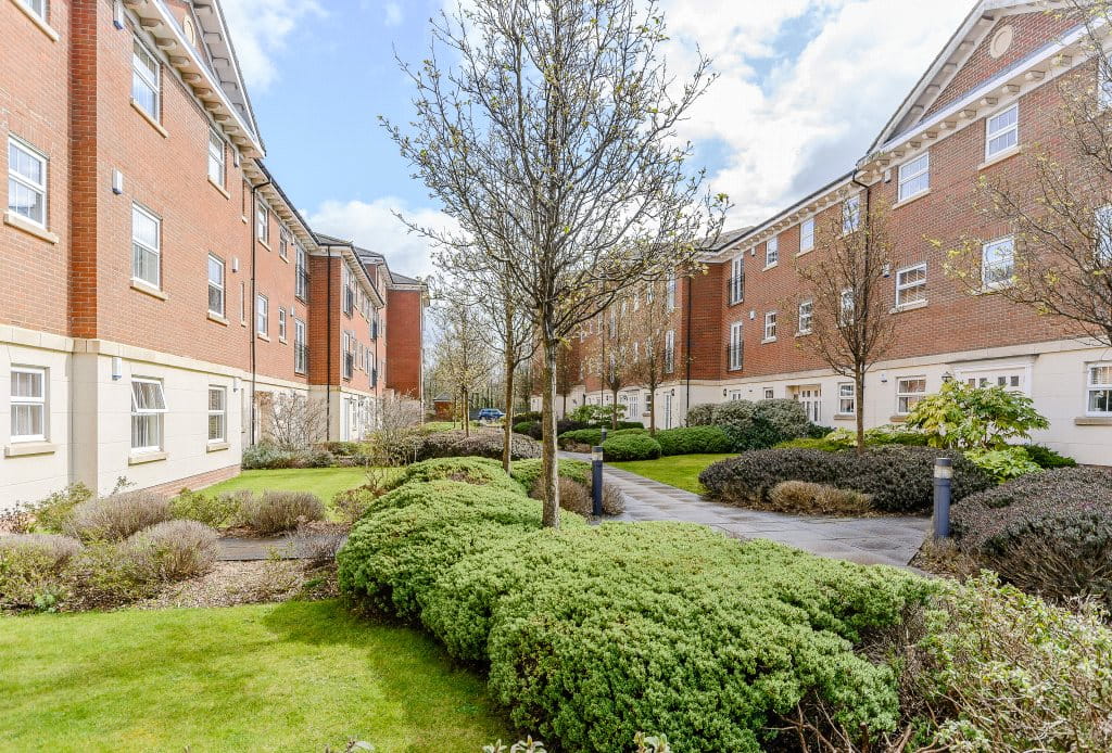 2 bedroom flat, Newtown Road, Newbury RG14 - Available