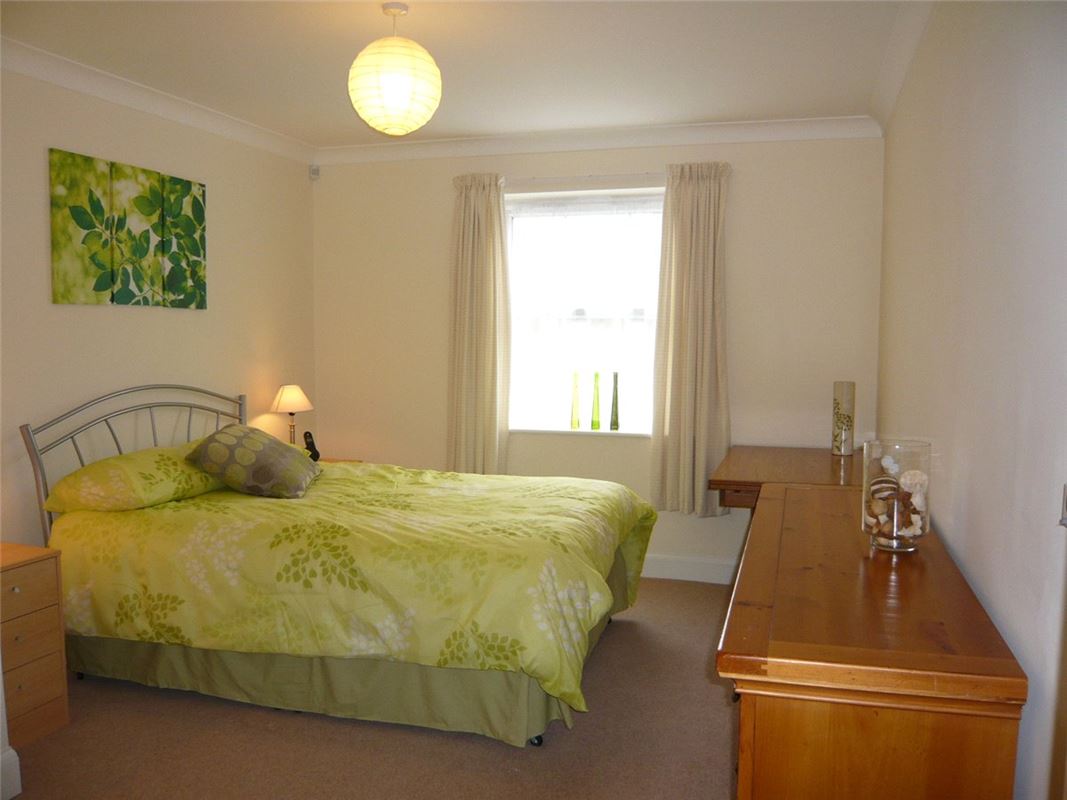 2 bedroom flat, Newtown Road, Newbury RG14 - Available