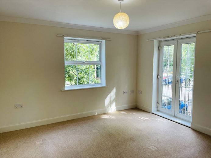 2 bedroom flat, Newtown Road, Newbury RG14 - Available