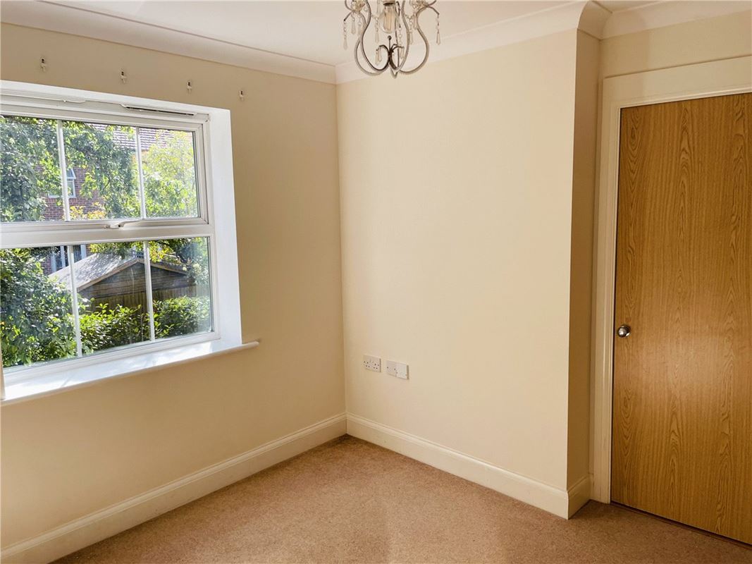 2 bedroom flat, Newtown Road, Newbury RG14 - Available