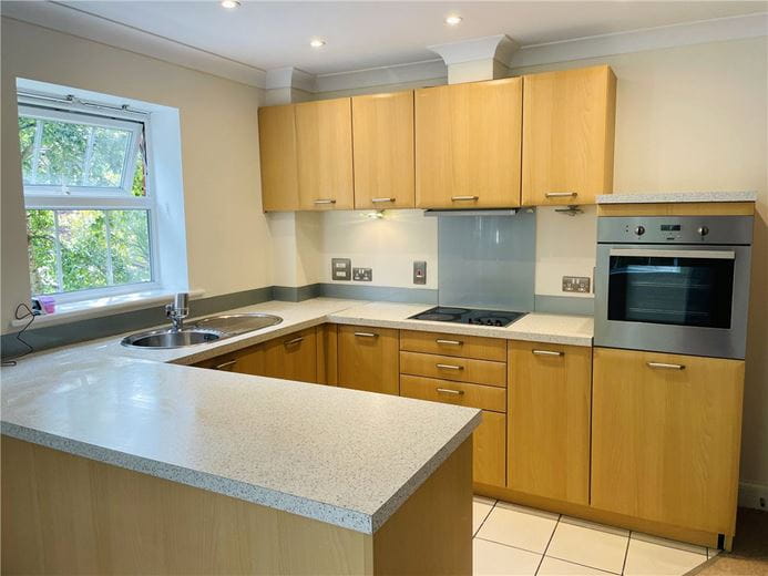2 bedroom flat, Newtown Road, Newbury RG14 - Available