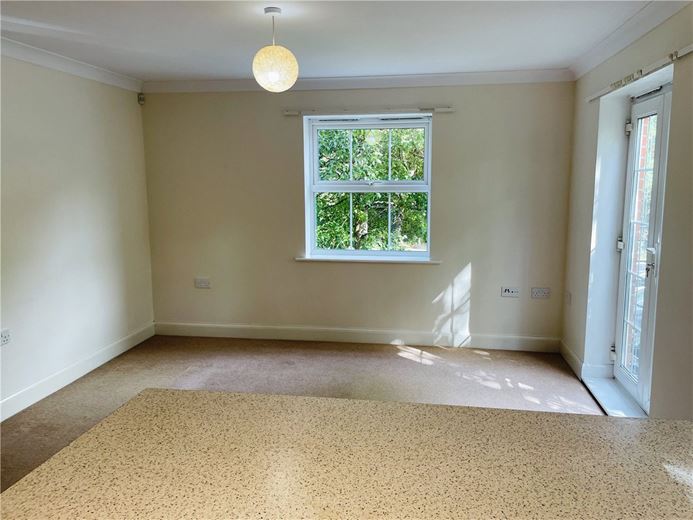 2 bedroom flat, Newtown Road, Newbury RG14 - Available