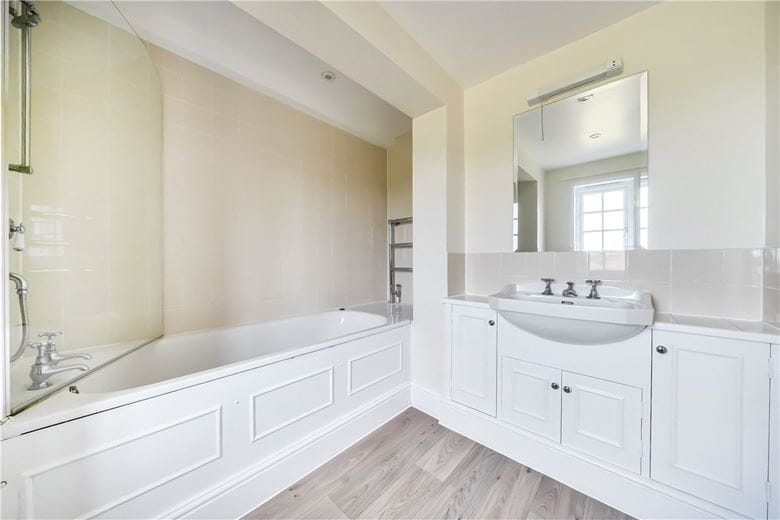 4 bedroom house, The Slade, Bucklebury RG7 - Available