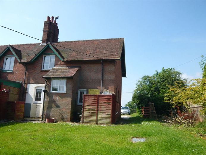 3 bedroom cottage, Marlston Hermitage, Thatcham RG18 - Let Agreed