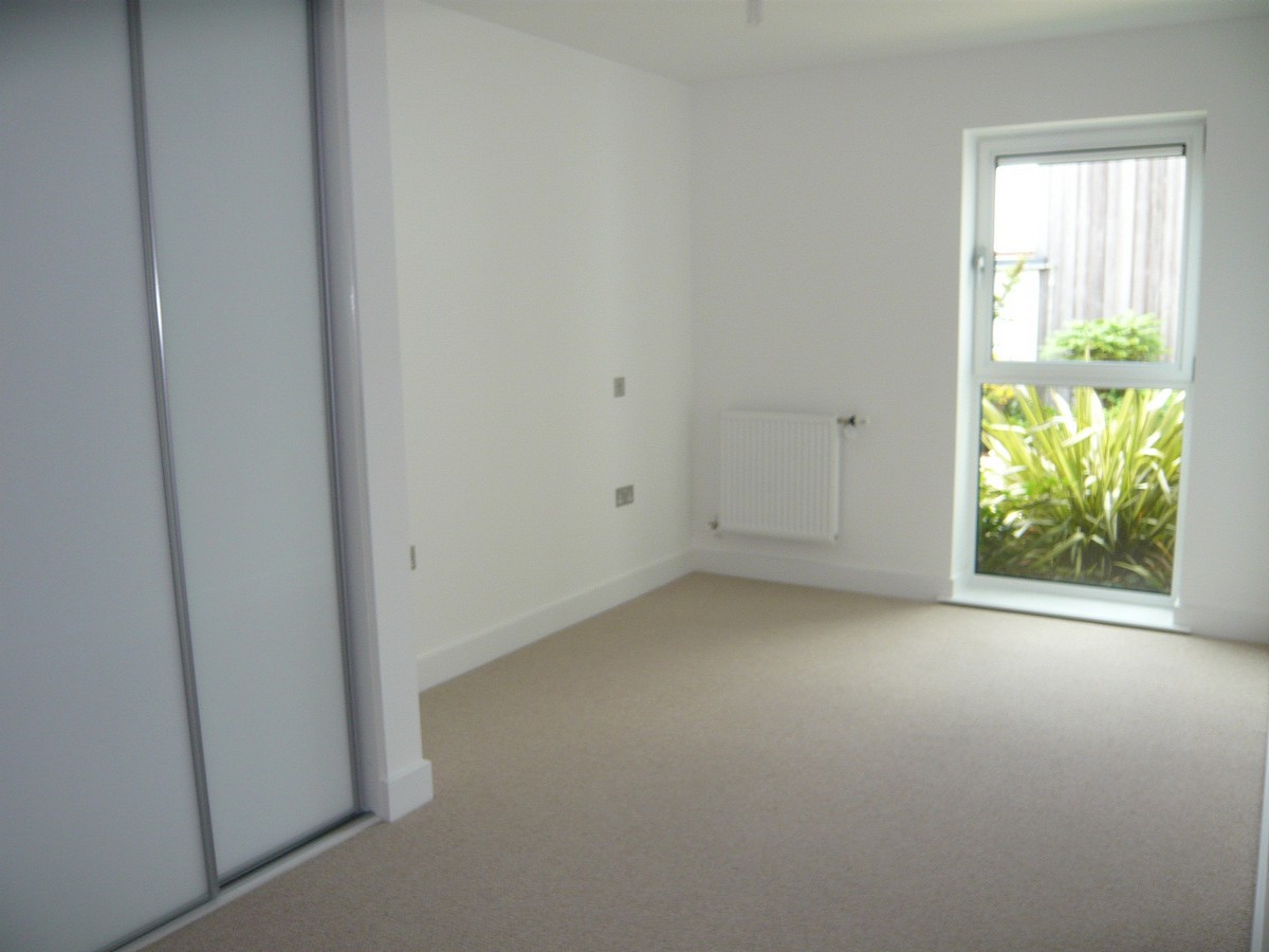 2 bedroom flat, Park Way, Newbury RG14 - Available