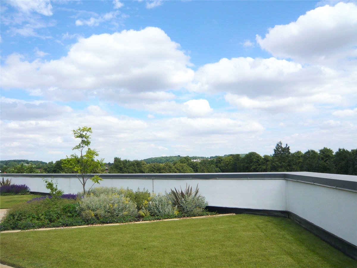 2 bedroom flat, Park Way, Newbury RG14 - Available