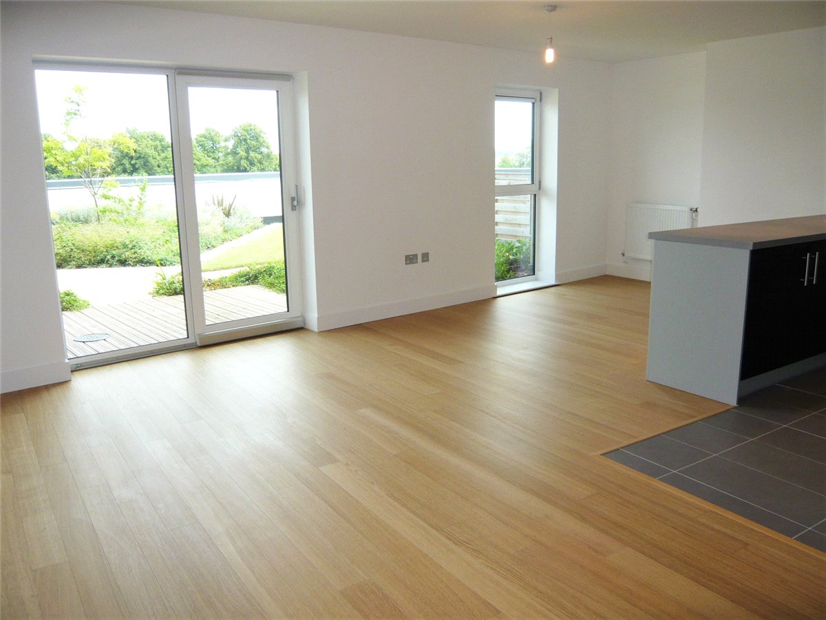 2 bedroom flat, Park Way, Newbury RG14 - Available