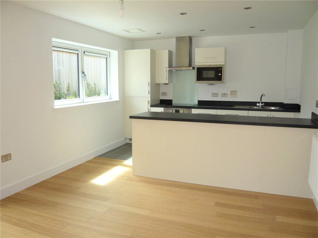 2 bedroom flat, Park Way, Newbury RG14 - Let Agreed