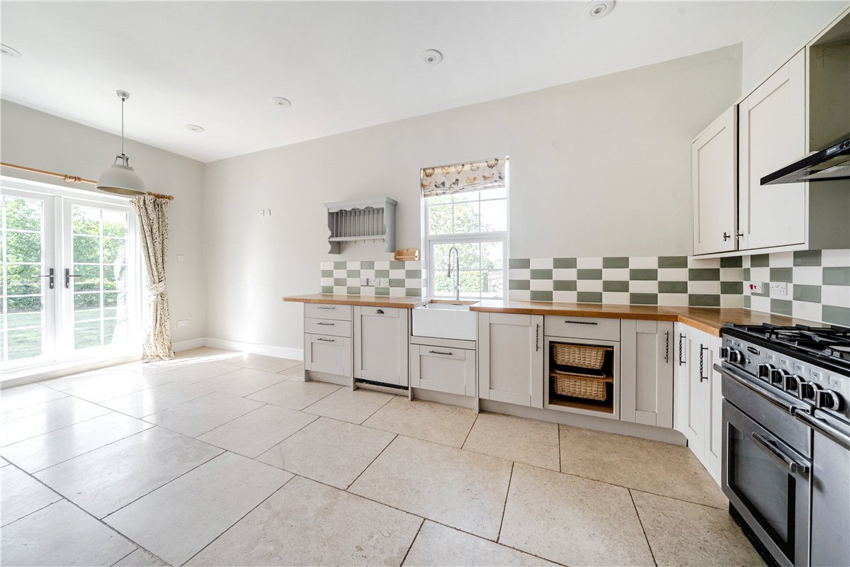 5 bedroom house, Inholmes Common, Woodlands St. Mary RG17 - Let Agreed