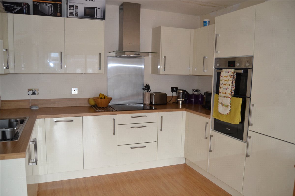 2 bedroom flat, West Street, Newbury RG14 - Under Offer